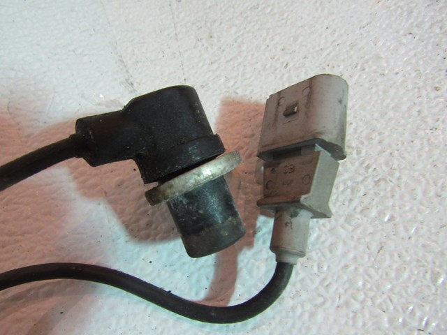 2001 Audi A8L D2 Crank Position Sensor 077 905 381 F