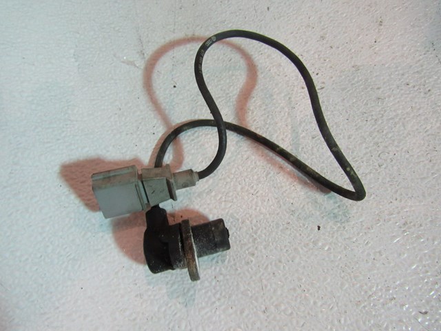 2001 Audi A8L D2 Crank Position Sensor 077 905 381 F