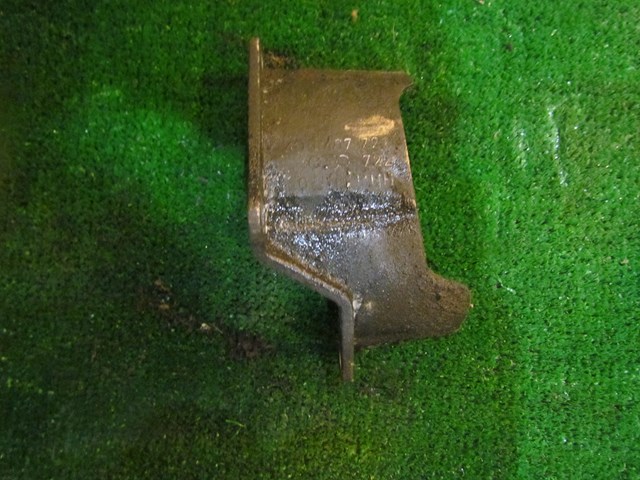 2001 Audi A8L D2 Front RH Axle Shield 4D0 407 722