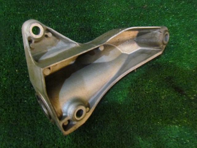 2001 Audi A8L D2 RH Transmission Mount 4D0 399 114 A