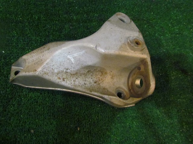 2001 Audi A8L D2 RH Transmission Mount 4D0 399 114 A