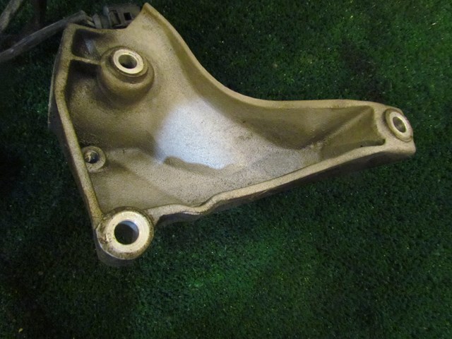 2001 Audi A8L D2 LH Driver Transmission Bracket