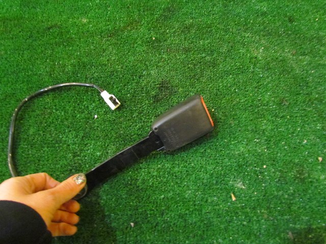 2005 Infiniti G35 Coupe Front RH Seat Belt Buckle