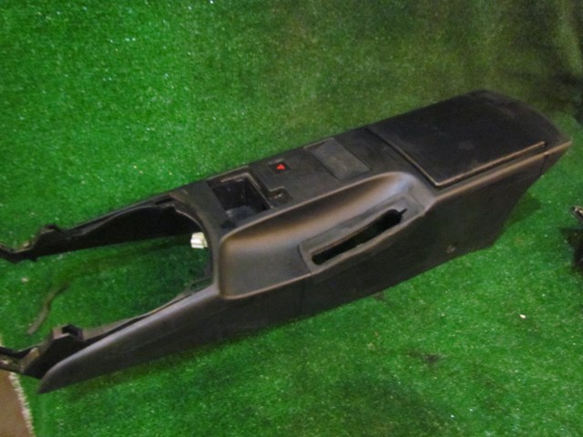 2005 Nissan 350z MT Center Console w/Cupholder