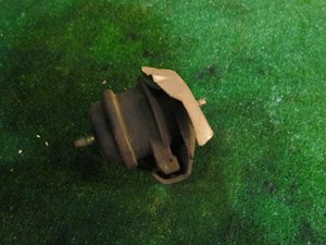 2005 Nissan 350z LH Driver Engine Mount