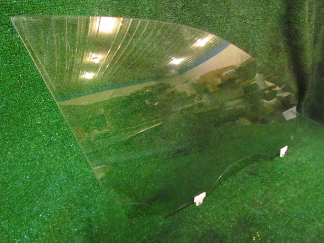 2005 Infiniti G35x Sedan Front RH Passenger Side Door Glass 