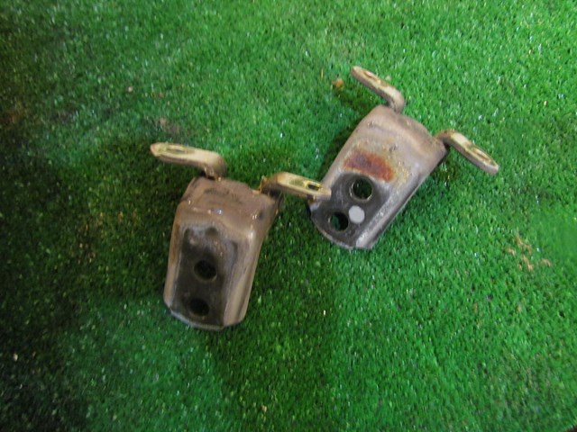 2005 Infiniti G35x Sedan Front RH Passenger Door Hinges