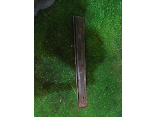 2005 Infiniti G35x Front RH Passenger Door Sill Kick Plate