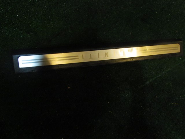 2005 Infiniti G35x Front RH Passenger Door Sill Kick Plate