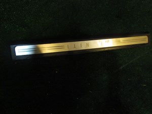 2005 Infiniti G35x Front RH Passenger Door Sill Kick Plate