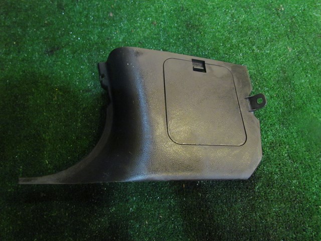 2005 Infiniti G35x Sedan LH Lower Kick/ Fuse Box Access 