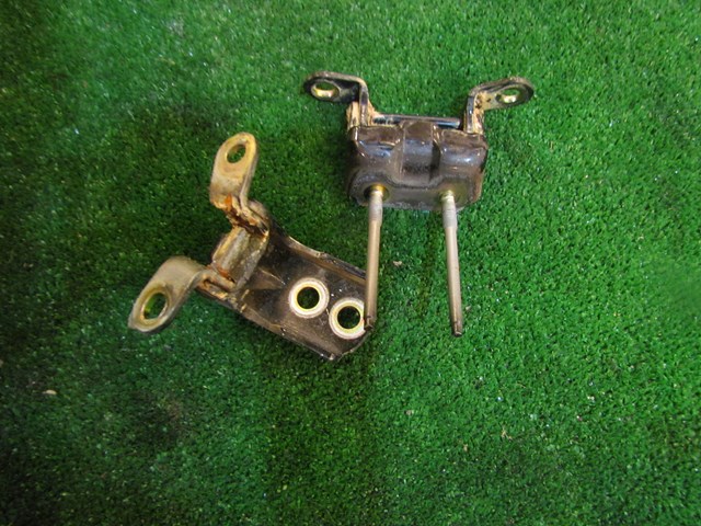 2005 Infiniti G35x Sedan Rear LH Driver Door Hinges