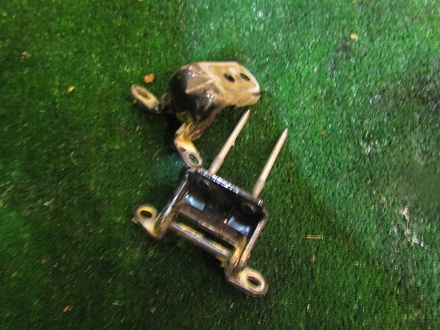 2005 Infiniti G35x Sedan RH Rear Door Hinge Set