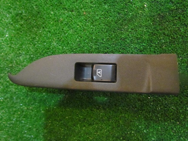 2005 Infiniti G35x Sedan Rear RH Passenger Door Switch
