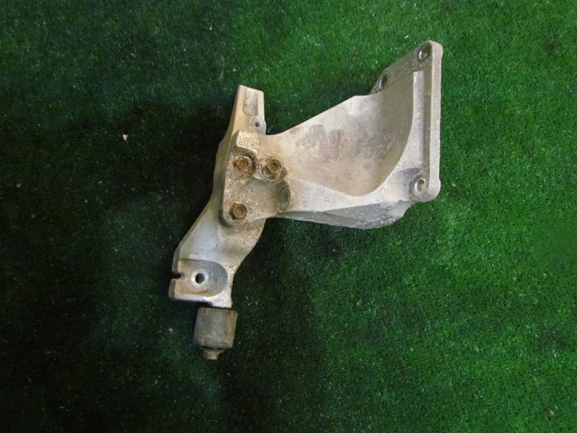 2005 Infiniti G35x Sedan RH Passenger Engine Mount
