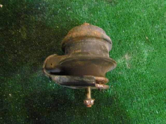 2005 Infiniti G35x Sedan RH Passenger Engine Mount