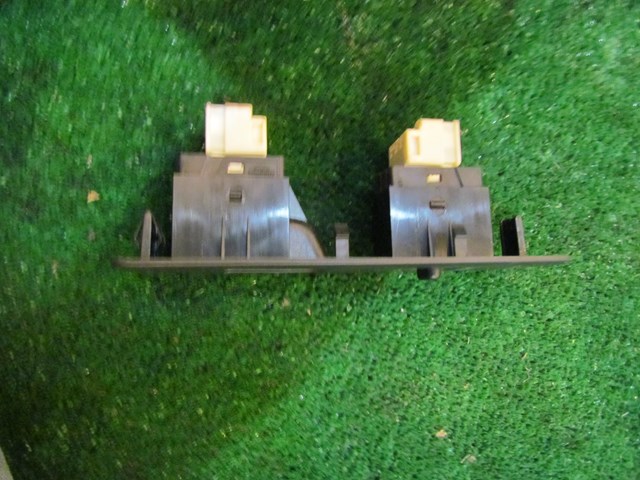 1999 Subaru Forester Front RH Passenger Door Switch 