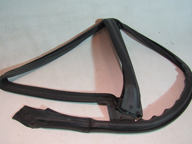 1999 Subaru Forester RH Passenger Body Seal 