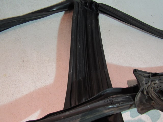 1999 Subaru Forester RH Passenger Body Seal 