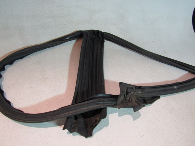 1999 Subaru Forester RH Passenger Body Seal 