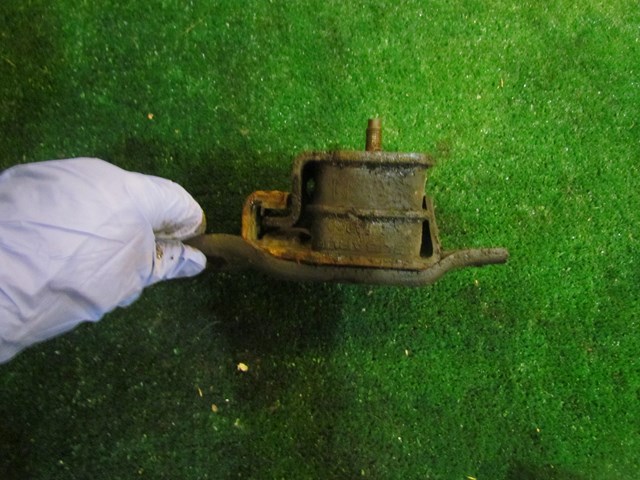 1999 Subaru Forester LH Driver Engine Mount