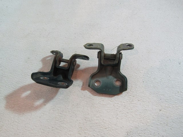 1999 Subaru Forester Front RH Passenger Door Hinge Set