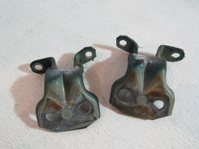1999 Subaru Forester Front RH Passenger Door Hinge Set