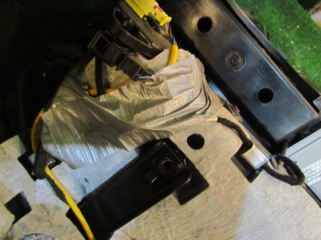 2004 Audi A8L D3 RH Glove Box, CD Changer, & Air Bag 4E0 035 111