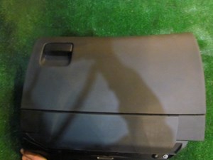 2004 Audi A8L D3 RH Glove Box, CD Changer, & Air Bag 4E0 035 111