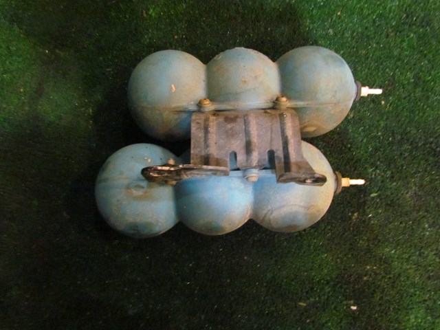 2004 Audi A8L Air Ride Air Pressure Reservoir Tanks