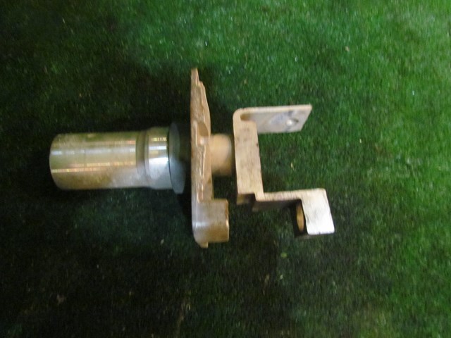 2004 Audi A8L D3 RH Passenger Front Bumper Reinforcement Bracket