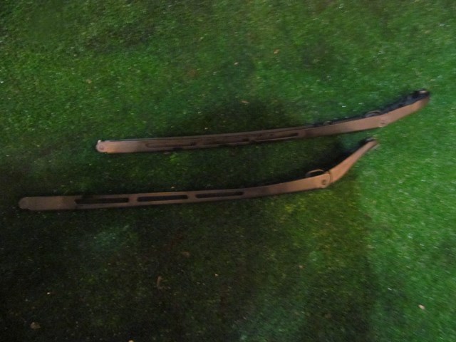 2004 Audi A8L D3 Windshield Wiper Arms Set