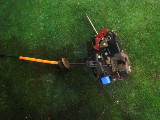 2004 Audi A8L D3 Front RH Passenger Door Lock Actuator