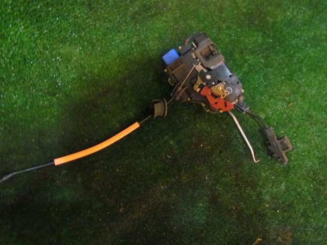 2004 Audi A8L D3 Front LH Driver Door Lock Actuator 4E1 837 015