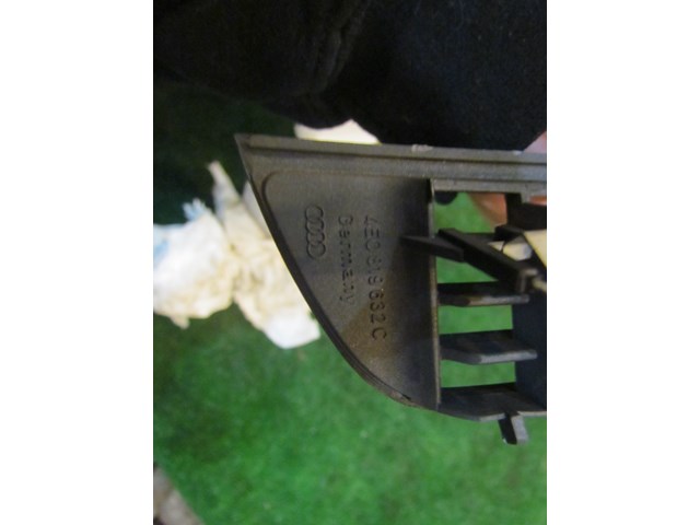 2004 Audi A8L D3 Center Dash Vent-Black- 4E0 819 632