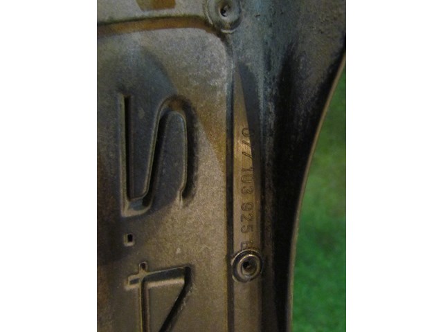 2004 Audi A8L D3 Engine Cover 077 103 925