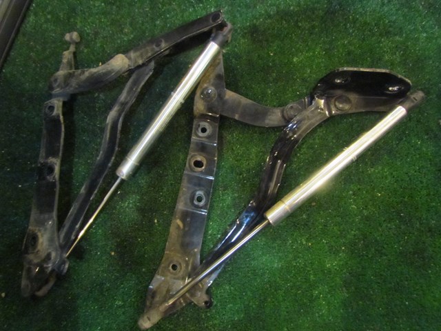 2004 Audi A8L D3 Trunk Lid Hinge & Strut Set