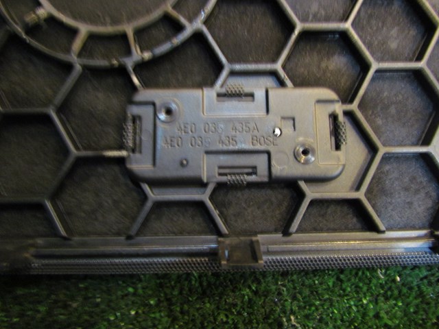 2004 Audi A8L D3 Rear Center Deck Speaker Cover 4E0 035 435A