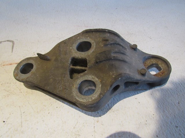 2004 Audi A8L D3 RH Passenger Engine Mount 4E0 199 603