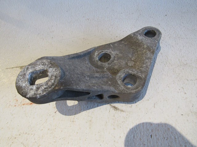 2004 Audi A8L D3 RH Passenger Engine Mount 4E0 199 603