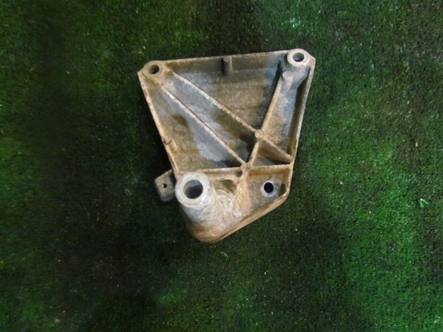 2004 Audi A8L D3 RH Passenger Engine Mount 4E0 199 398