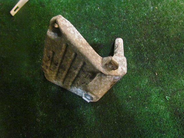 2004 Audi A8L D3 RH Passenger Engine Mount 4E0 199 398