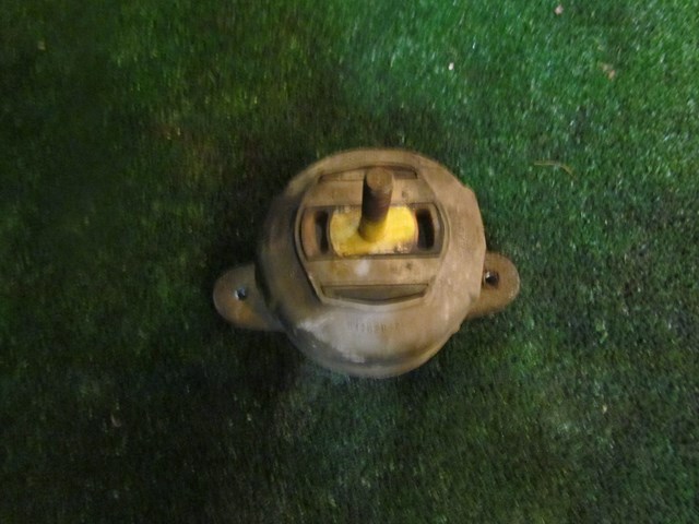 2004 Audi A8L D3 RH Transmission Mount 4E0 399 151