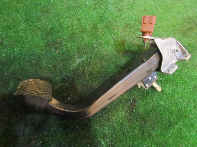 2004 Audi A8L D3 Brake Pedal