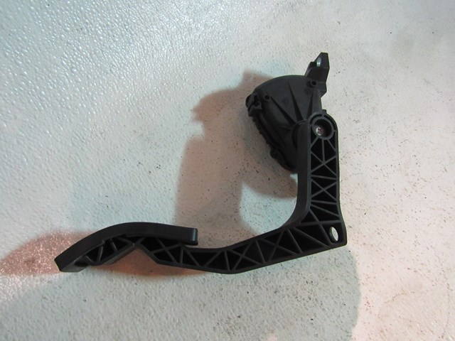 2004 Audi A8L D3 Gas Pedal 4E1 723 523 E