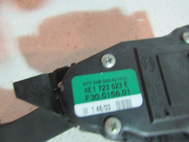 2004 Audi A8L D3 Gas Pedal 4E1 723 523 E