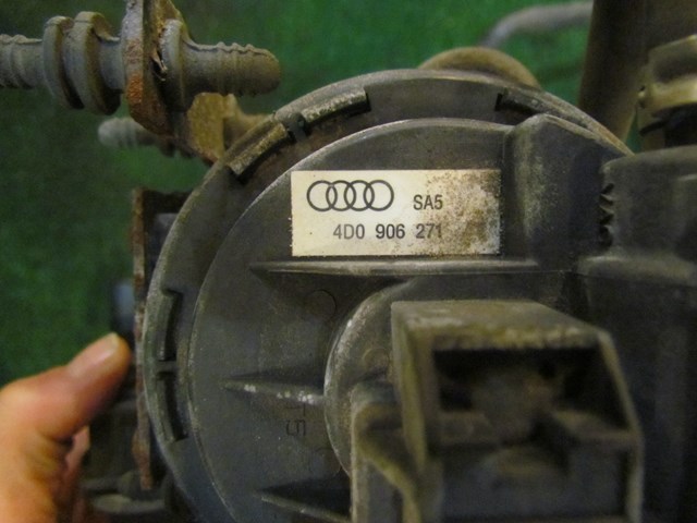 2004 Audi A8L Leak Detection Pump 4D0 906 271