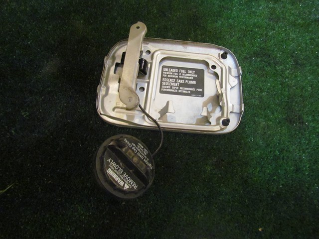 2006 Infiniti M35 Fuel Door & Gas Cap-See Details