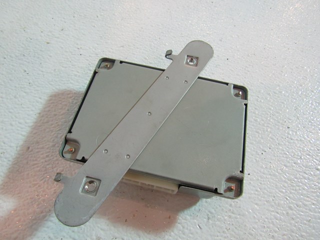 2006 2007 Infiniti M35 Seat Belt Control Module 98845 EH100