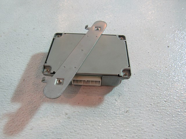 2006 2007 Infiniti M35 Seat Belt Control Module 98845 EH100